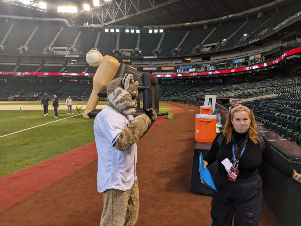 Baxter welcomes Jamie Hemphill and her students from Valencia Elementary School to the 25th annual Winter Classic Presented by University of Phoenix, hosted by the Arizona Diamondbacks at Chase Field.