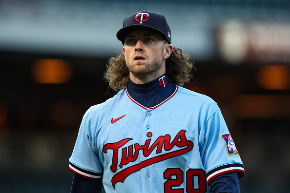 Chris Paddack Signs Extension with Twins