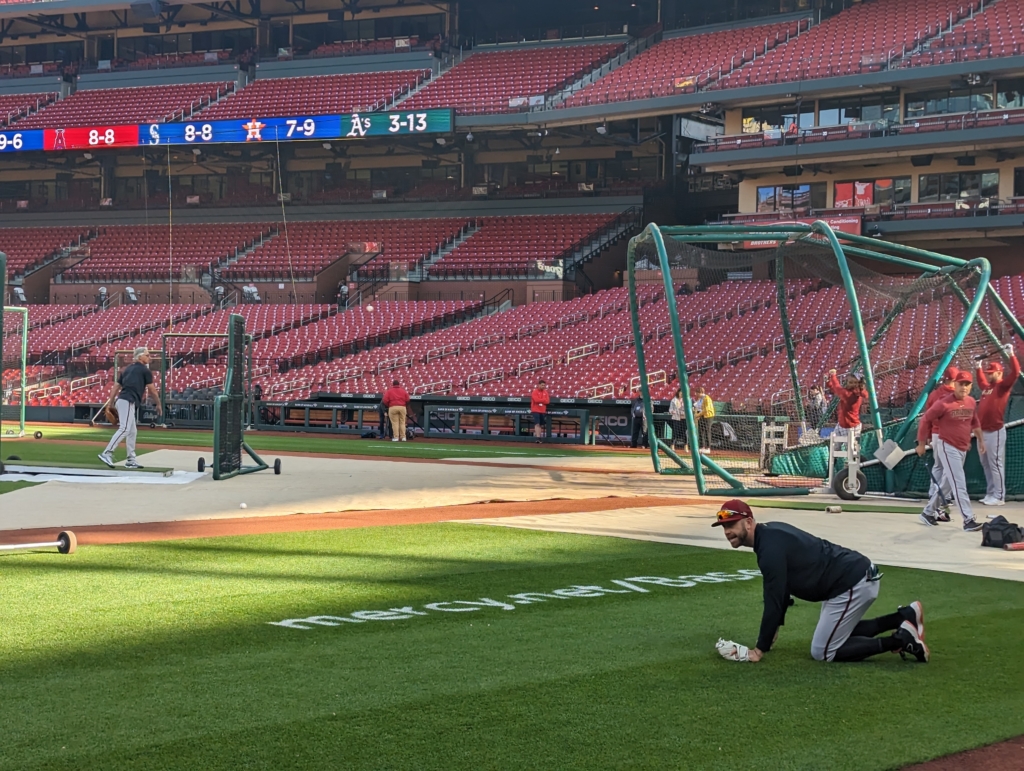 Diamondbacks warming up before game with Cardinals