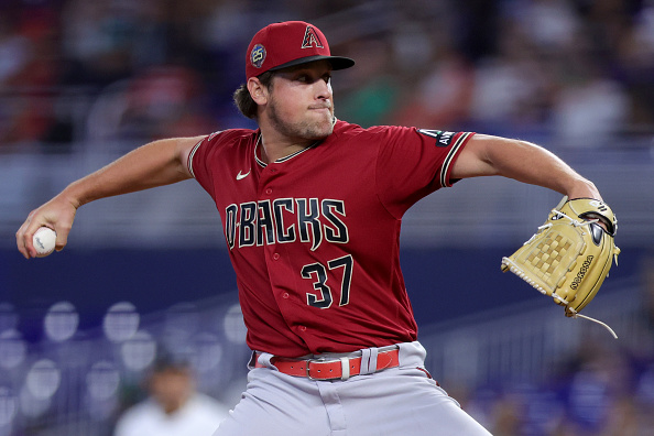 Kevin Ginkel of the Arizona Diamondbacks throwing a pitch against the Miami Marlins.