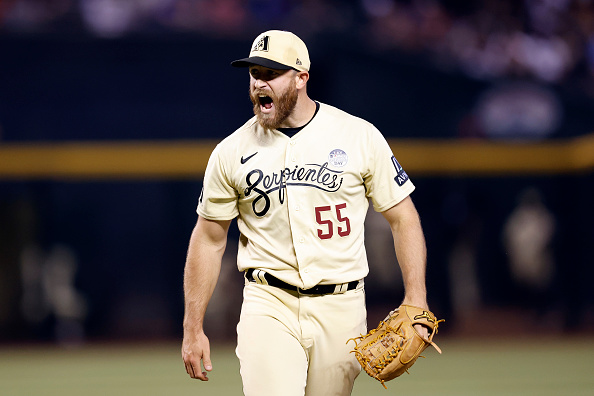 Padres go up big, hold on against Diamondbacks to win series