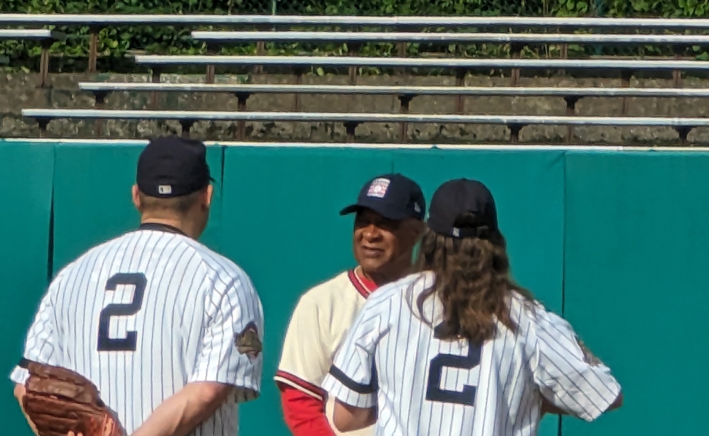 Ozzie Smith chatting with participants in the Turn Two fundraiser
