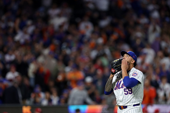 Sean Manaea of the Mets celebrating against the Phillies in Game 3 of the 2024 NLDS