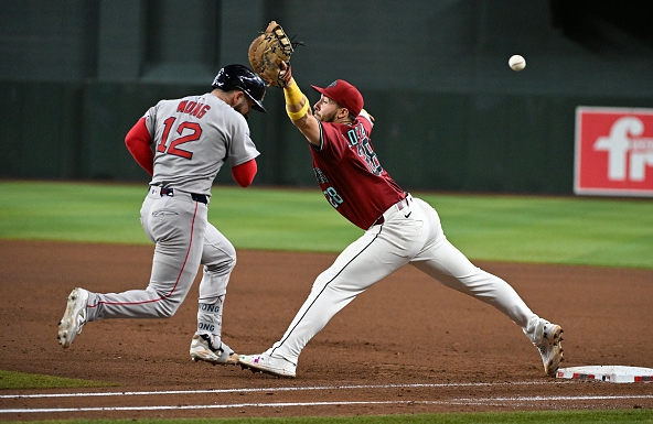 Red Sox avoid the sweep, as the offense woke up late, and take the final game of the series against the Diamondbacks 7-4.