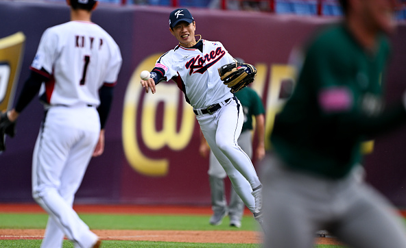 Padres Sign KBO Infielder Sung Mun Song