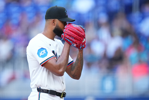 Despite missing out on several big names this offseason, there are two starting pitching trade targets the Yankees may want to consider.