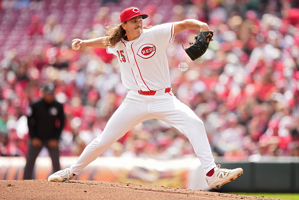 Eugenio Suarez's three-run home run was just enough, as the Reds bullpen shut down the Red Sox over the last four innings to take the series.