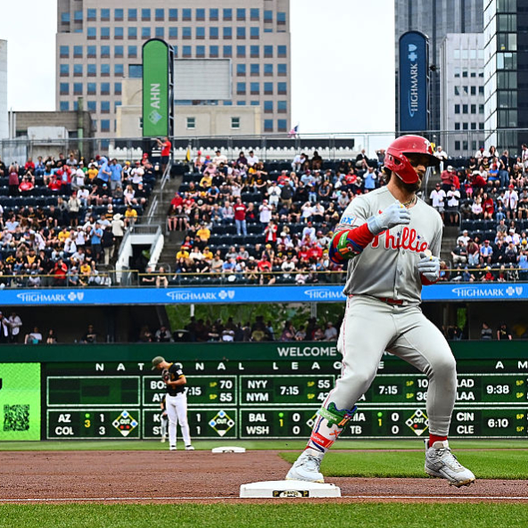 Bryce Harper circling the bases in the game where the Phillies returned to .500