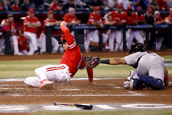 Freddie Freeman scores in the Canada Great Britain game from Pool C of the World Baseball Classic.