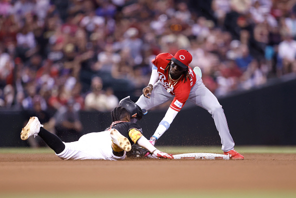 Elly De La Cruz of the Reds tagging out a diving Geraldo Perdomo of the Diamondbacks.