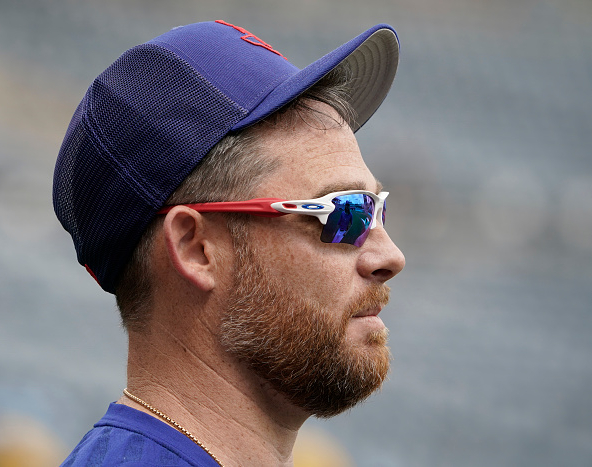 Ian Kennedy while the Texas Rangers warm up