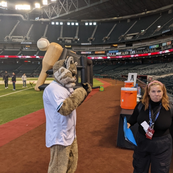 Baxter welcomes Jamie Hemphill and her students from Valencia Elementary School to the 25th annual Winter Classic Presented by University of Phoenix, hosted by the Arizona Diamondbacks at Chase Field.